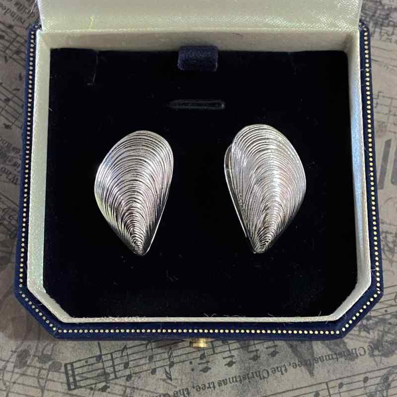 Earrings - レディース 耳飾り 貝殻 花柄 耳どめ 合金 電気メッキ加工 ヴィンテージ 復古風 かわいい ファッション アクセサリー 春夏 自然 素材 軽量 普段使い 通勤用 ハイセンス