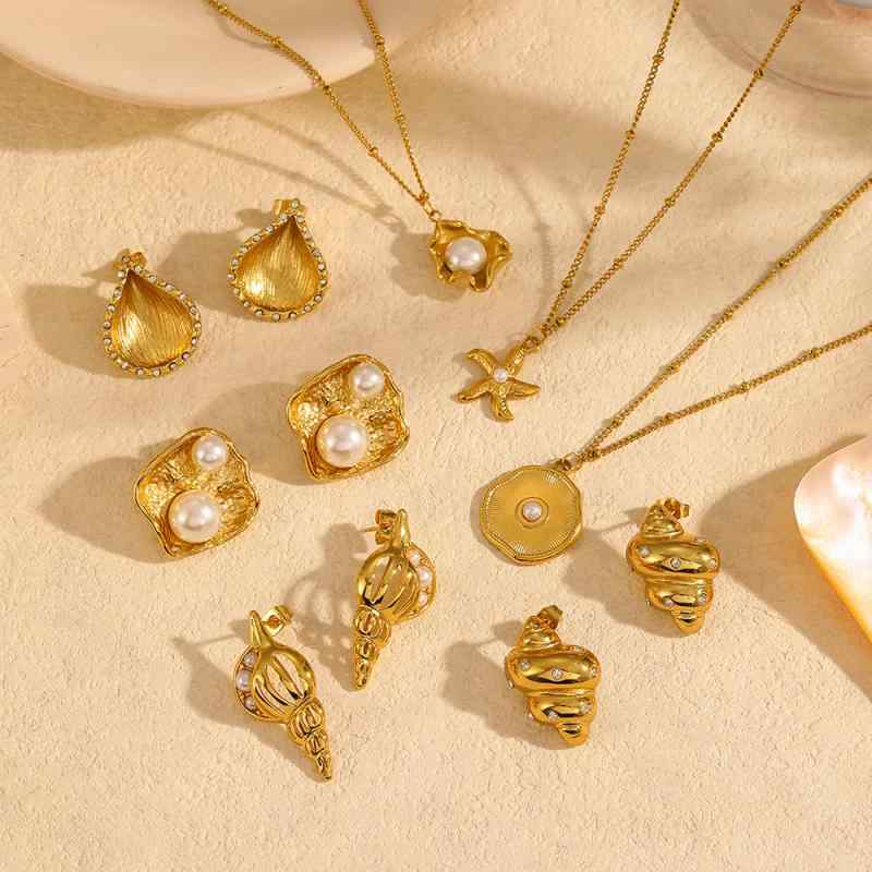 レディース ファッション アクセサリー セット 耳飾り ネックレス 海洋モチーフ 貝殻 デザイン 不锈钢 素材 電気メッキ加工 18Kゴールド 風合い ファッション 通勤 スタイル 自然 モチーフ 冬 シーズン 気質 ある 女性 向け