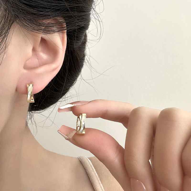 イヤリング 女性用 シンプル 個性 ファッション デザイン クロス 貝殻 丸型 耳飾り...