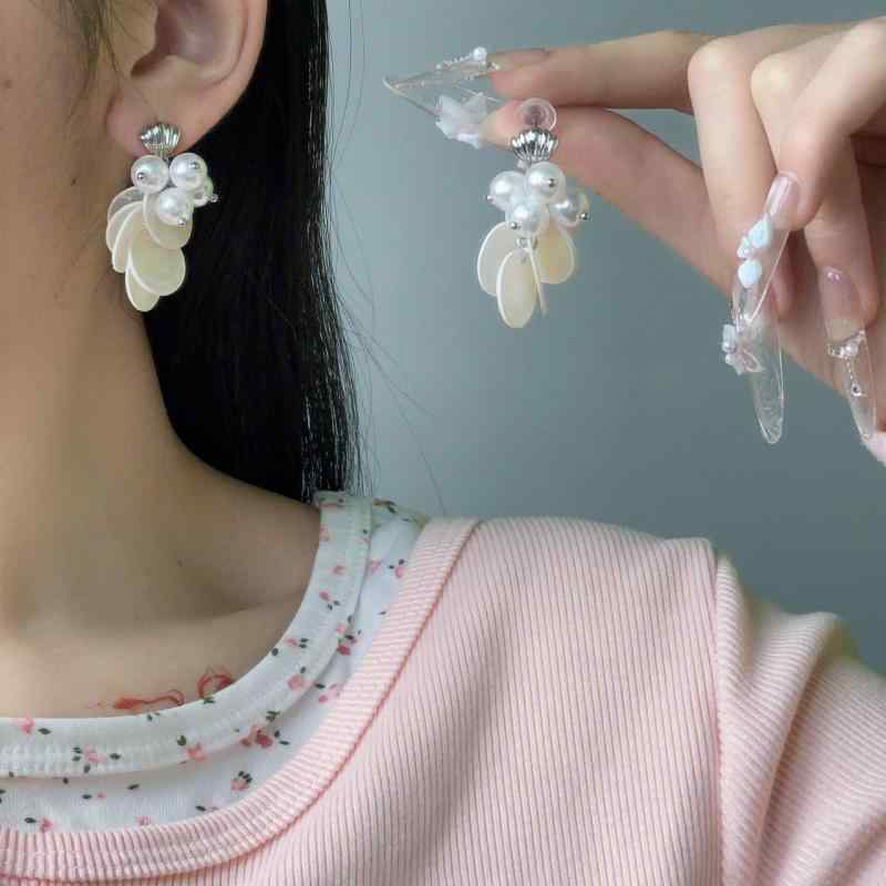 耳环 - イヤリング 女性用 海辺 バカンス 風 珍珠 ビーズ 貝殻 モチーフ タッセル フランジ デザイン 精緻 ファッション 通勤 コーデ 優雅 スタイル 高級感 アクセサリー 清新 スイート ビーチ 夏 シーズン 軽量 日常使い 自然 モチーフ ジュエリー