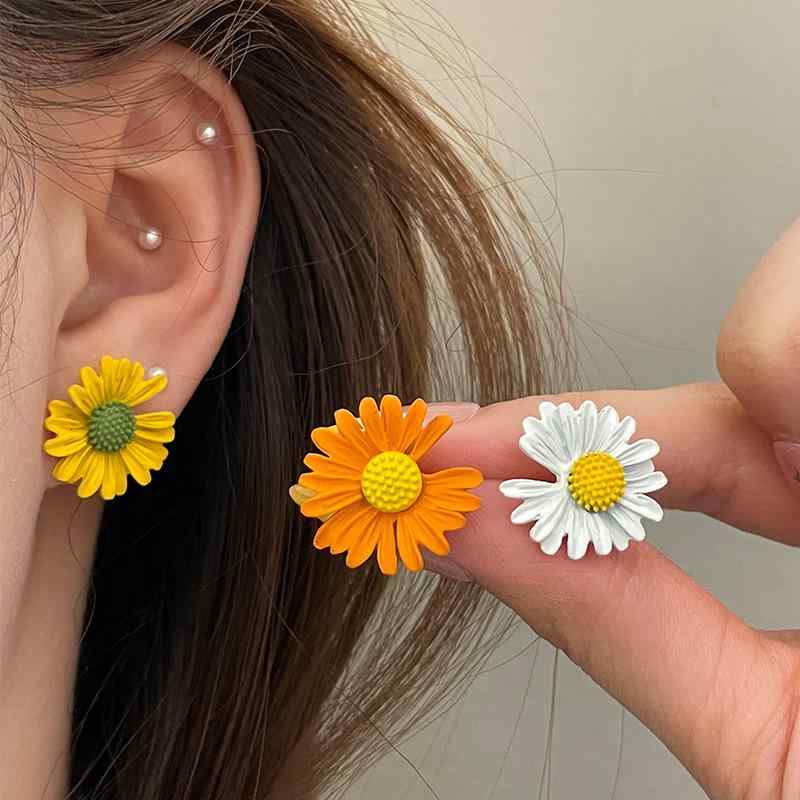 イヤリング 女性用 韓国風 シンプル 個性的 かわいい デイジー 花モチーフ ファッション 気質 網紅風 アクセサリー 花卉 植物柄 ファッション 通勤 夏 2025年 シルバー 925銀針 銅 ジルコニア 白色 緑色 紫色 軽量 華奢 日常使い 人気デ