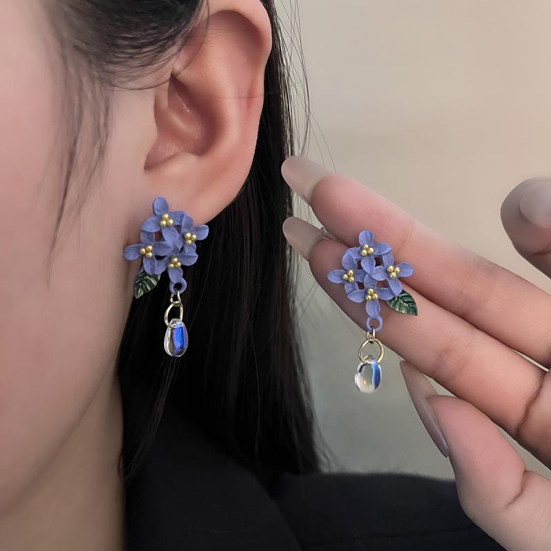 イヤリング 女性用 フラワー 刺繍 花飾り ブルー 雰囲気 気質 チャイナドレス 国風 アクセサリー 花卉 蘭花 植物モチーフ 個性 春夏 軽量 電気メッキ加工 ジンクアロイ ピエール ドロップ型 華やか フェミニン 日常使い ギフト