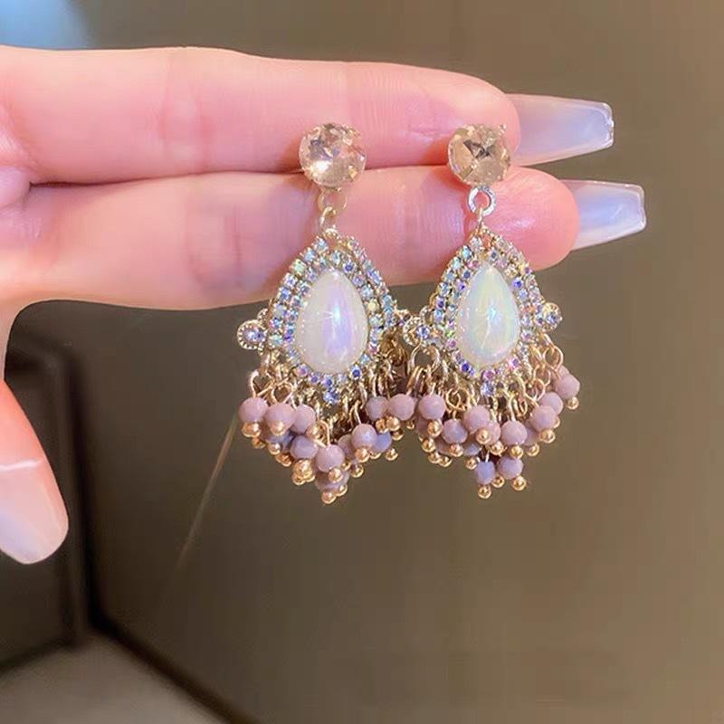 イヤリング 水晶 流蘇 女性用 合金 電気メッキ加工 幾何学 動物 モチーフ 花卉 植物 モチーフ 民族風 復古 春夏 フラワー ローズ ピエール チューリップ サンフラワー ユニセックス 軽量 キラキラ 揺れる 華やか アクセサリー 耳飾り