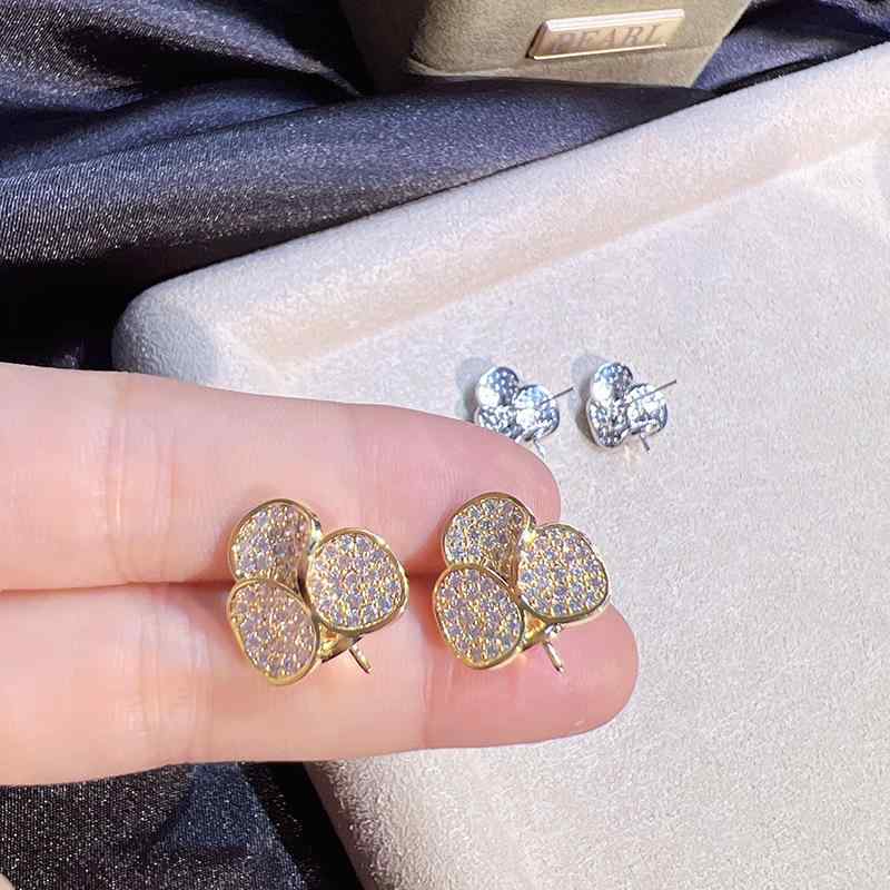 女性用 耳飾り フルダイヤ 三葉 花びら 花 モチーフ 18K ゴールド 加工 真珠 イヤーカフ 空き台座 アクセサリー かわいい スタイル 花柄 デザイン 軽量 女性向け 華やか ジュエリー ピンキーリング 風
