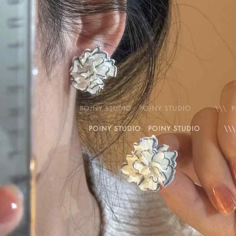 Cubic Zirconia - イヤリング 女性用 花モチーフ 耳飾り 立体 独特デザイン 気質 ハンドメイド ファッション 通勤 春夏 銀針 U字型 幾何学 植物花卉 ローズ カメリア 合金 電気メッキ加工 925銀針 無耳洞耳夹 蚊香盤 ブルーライン ホワイトスカートフラワー 軽量