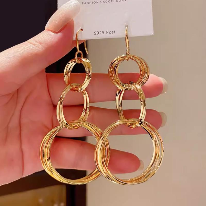 Cubic Zirconia - イヤリング 女性用 ビッグ 復古 金属 円形 耳掛け 幾何学 デザイン クール スタイル 軽奢 ファッション 通勤 春季 ゴールド 電気メッキ加工 銅素材 トレンド アクセサリー 華やか 耳飾り