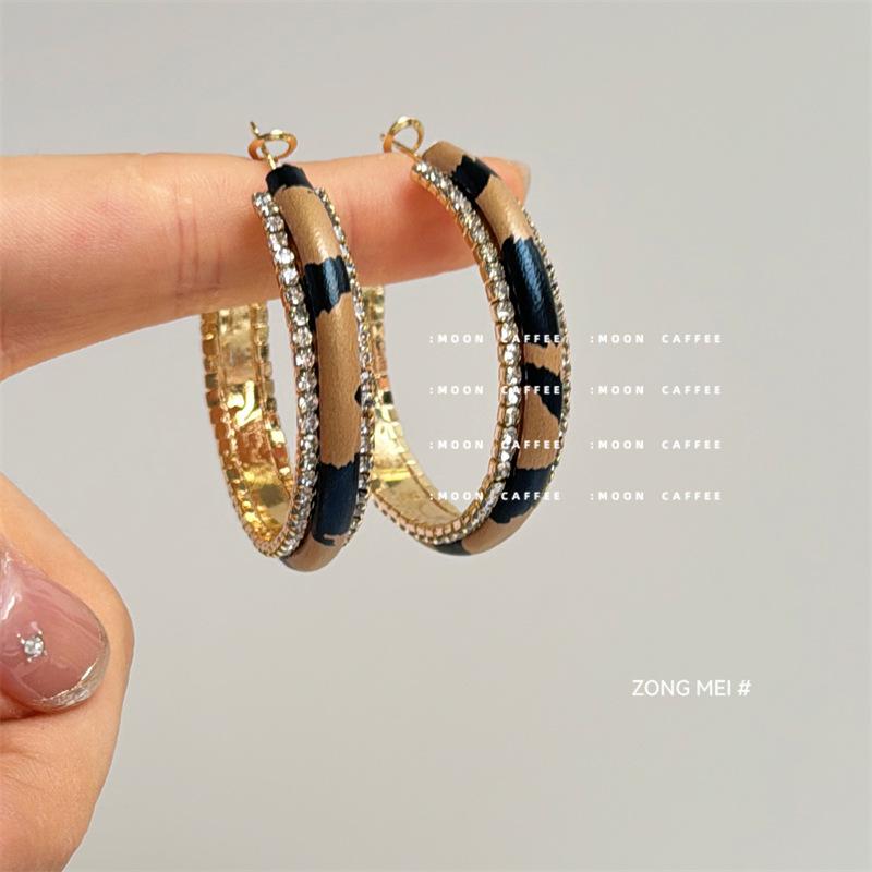 Other - イヤリング 女性用 ファッション 通勤 4.5cm フランス風 革 ジルコニア 装飾 大型 円形 耳飾り 幾何学 デザイン 電気メッキ加工 銀針 925銀 針 ヒョウ柄 カラー ブラウン ブラック 個性 百搭 アクセサリー