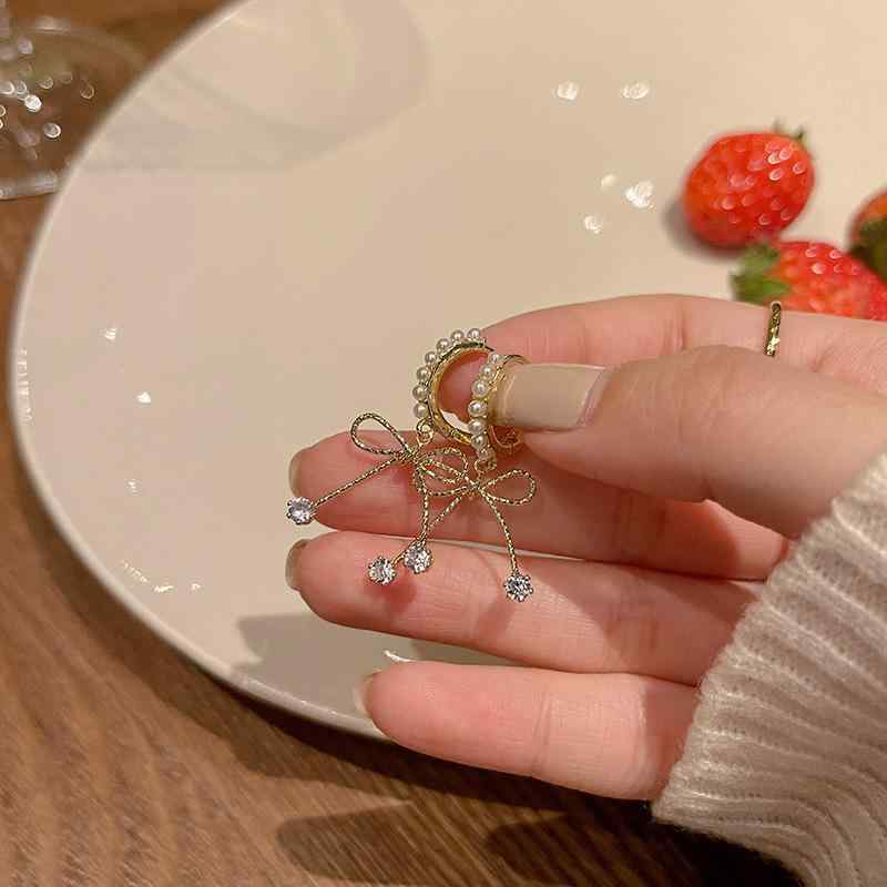 ・形状: 幾何型・加工: 電鍍・色: 金色・流行要素: 蝶結び・スタイル: ファッション通勤・カテゴリ: イヤーアクセサリー・対象: 女性用