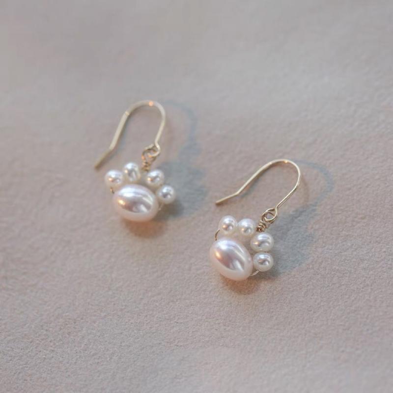 イヤリング 女性用 猫爪 デザイン 天然淡水 真珠 耳クリップ 無穴 14K 包金 白 3mm 直径 扁円 形状 馒頭圓 ミックス 夏 シーズン 異国情調 スタイル かわいい 優しい 気質 トレンド ファッション 軽量 シンプル アクセサリー 日常使い