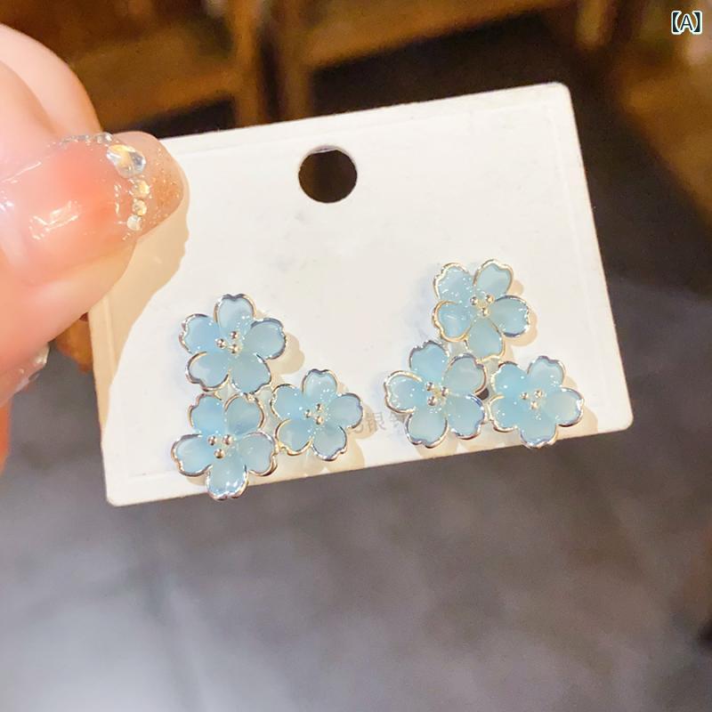 イヤリング 女性用 かわいい 花 ブルー 銀針 真珠風 3枚花びら 個性 シンプル クリア スイート 花柄 アクセサリー 耳飾り 銀メッキ 軽量 夏 植物モチーフ 爽やか フェミニン 日常使い