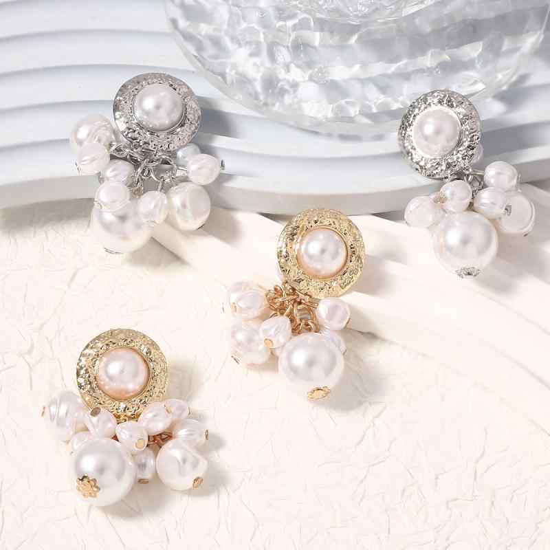 イヤリング 女性用 気質 シンプル 小众 デザイン 不規則 大小 偽パール 流蘇 ファッション 金色 銀色 幾何型 丸型 夏 ビジネス OL 通勤 アクセサリー 軽量 華奢 かわいい モード