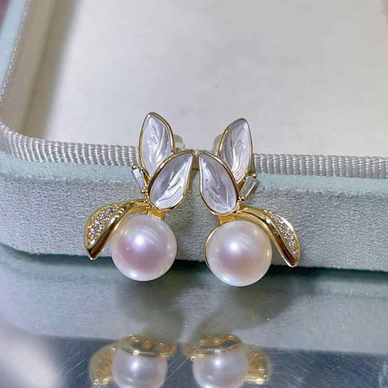 イヤリング 女性用 法式 復古 天然淡水パール 耳飾り 8mm 扁円形 白色 ピンク系 パープル系 人工宝石 合金 プリンセス シリーズ 冬 独立パッケージ ギフト ウェディング 記念品