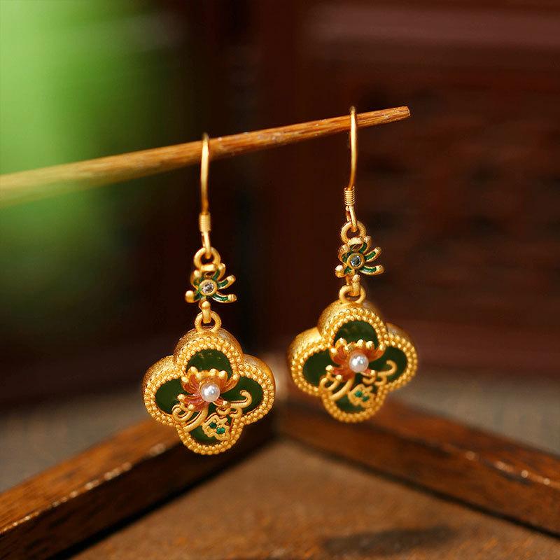 イヤリング 女性用 チャイナドレス 漢服 馬面スカート アクセサリー 古風 四葉草 流蘇 天然風 珍珠 花卉 植物モチーフ 電気メッキ加工 ゴールドカラー 夏 軽量 華やか 復古風 かわいい 日常使い 夏コーデ 花柄 宝石風 華奢デザイン トレンド