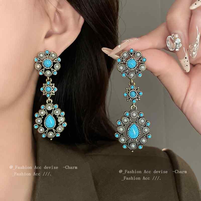 ヴィンテージ イヤリング 女性用 復古 花柄 水滴 人工石 偽物パール シルバー ゴールド ブルー 秋季 個性 気質 ドロップ 植物モチーフ 軽量 華やか アクセサリー 普段使い