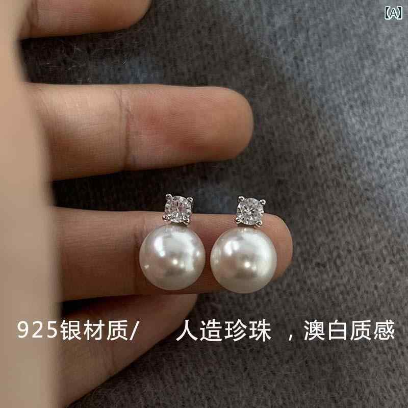 White - イヤリング 女性用 真珠 ピアス アクセサリー シルバー 925 ジルコニア 加工 水滴 形状 幾何学 デザイン 清楚 かわいい スタイル 秋冬 コレクション 軽量 シンプル 日常使い アクセサリー 耳飾り アクセント アイテム 自然 モチーフ 銀色 グ