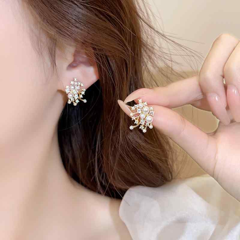 Amethyst - イヤリング 女性用 煙花モチーフ ジルコニア 真珠 小型 かわいい 銀針 ゴールド シルバー 通勤 軽量 電気メッキ加工 ファッション アクセサリー 春季 軽奢 高級感 不規則デザイン OLスタイル