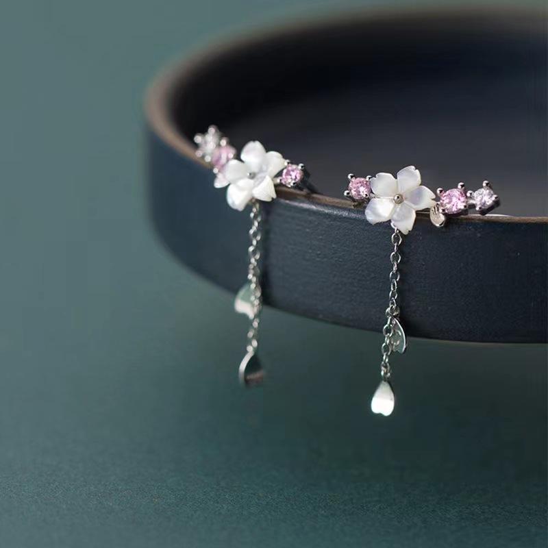 ピアス 花モチーフ 女性用 ハンドメイド クリア デザイン 繊細 ドロップ ロング 気品 イヤリング 韓国風 個性 シルバー 茶色 花びら 冷淡スタイル 植物 花卉 春季 通年