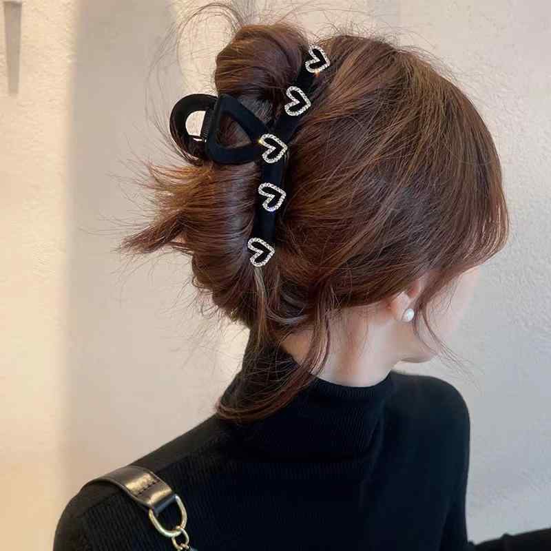 ・カテゴリ: ヘアアクセサリー・スタイル: 軽奢風・スタイル分類: ファッショントレンド・対象: 女性用・素材: 混合素材・デザイン: ハート植毛・タイプ: 鯨魚挟み・加工: 手作業