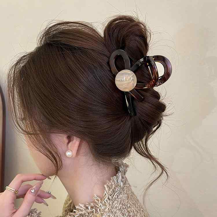 ヘアアクセサリー 女性用 夏 ファッション かわいい 大型 髪留め クロスデザイン プラスチック 樹脂 軽量 ベビーピンク ブラウン系 アイボリー グレー系 ビーズ付き 手作り 軽奢風 人気 髪飾り ヘアクリップ バナナクリップ シンプル 普段使い 通勤