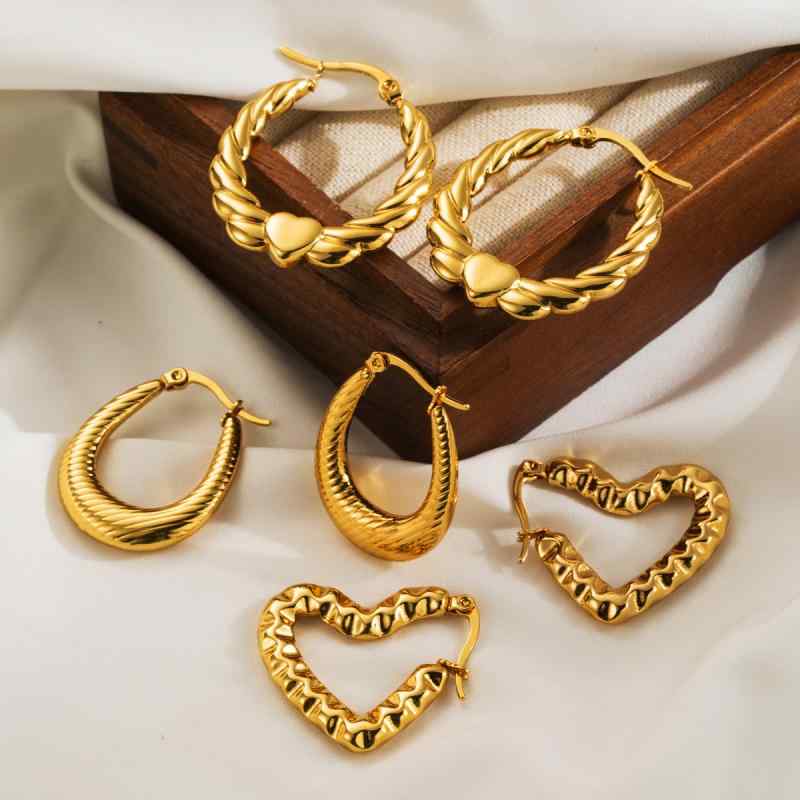 Cubic Zirconia - イヤリング 女性用 心形 幾何学 ゴールド 不锈钢 ひねり プリーツ テクスチャー デザイン 線条 個性派 トレンド 夏 かわいい クール ファッション アクセサリー 耳飾り 軽量 耐久性 ゴールドカラー ハート型 幾何型 ひねりデザイン プリーツ加工