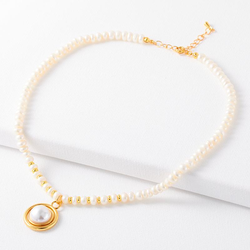ネックレス 女性用 天然淡水真珠 フレンチレトロ 復古風 軽量 高級感 鎖骨チェーン 幾何学デザイン 合金素材 電気メッキ加工 丸型 春季 かわいい 普段使い 通勤対応 軽やか 洗練シルエット アイボリー系