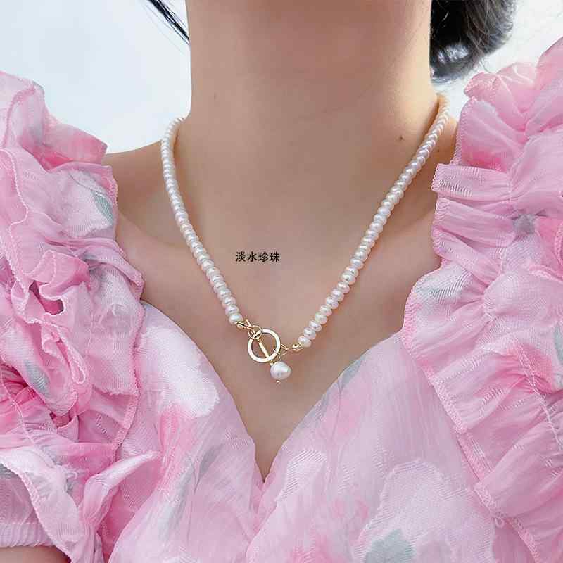 Coral Pink - ネックレス 女性用 淡水真珠 気質デザイン 鎖骨チェーン 軽奢 ファッション 通勤 幾何学 丸型 手工 3mm-5mm 米白 カラー 春夏 調整可能 31cm-41cm
