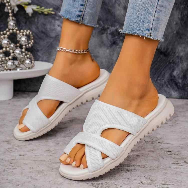 女性 大きいサイズ オープントゥ サンダル 女性用 春夏 透気性 メッシュ素材 ウェッジヒール ビーチサンダル ホワイト 耐摩耗 ラバーソール カジュアル 日常使い 軽量 快適 足元リラックス 足入れ式 オープンデザイン シンプル 純色 ネット生地 屋外