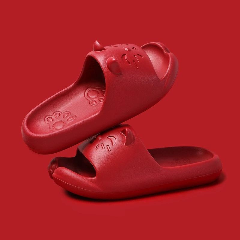 サンダル 男女用 EVA 素材 春夏 ホームスリッパ 防滑 厚底 3.5cm ソフトソール クッション性 透気性 除臭 かわいい 猫モチーフ ピンク 紫 赤 ブラック ホワイト カップル マッチング 室内用 軽量 快適 フィット 甘め スタイル 日常使い