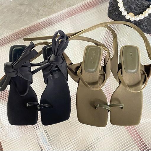 サンダル 女性用 夏 細ヒール トゥポスト デニム 黒 ブラウン 中空 切り替え 交叉 ストラップ 軽量 伸縮性 吸湿速乾 ビーチ 普段使い カジュアル ローマ風 足指分離 バックル 着脱簡単 形状 安定