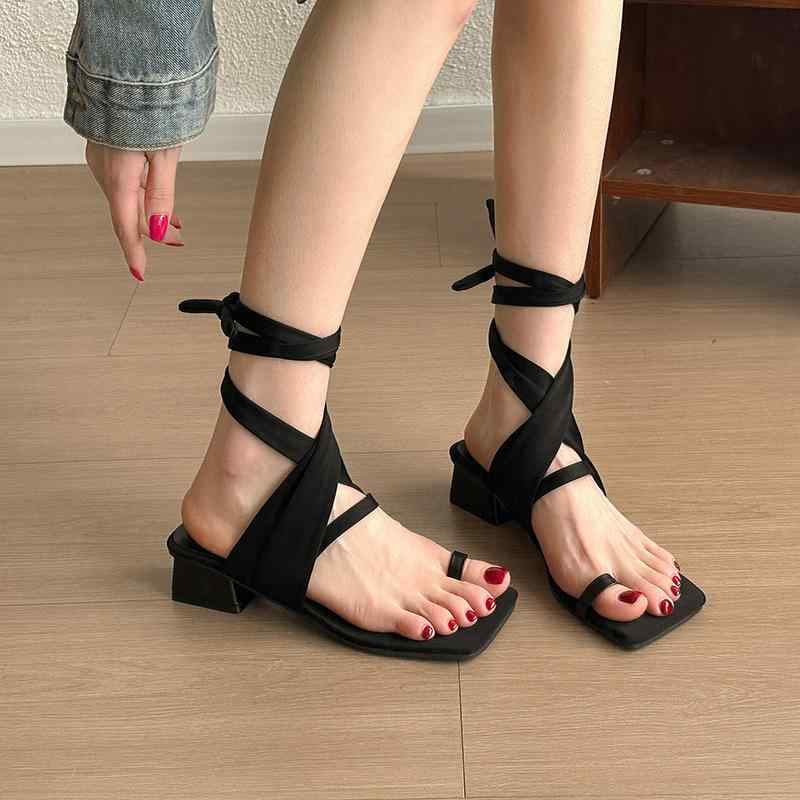 サンダル メンズ 女性用 かわいい 黒 ブラウン 方頭 細帯 露趾 低中 3-6cm 坡跟 ローマン スタイル 軽量 伸縮性 吸湿速乾 夏 春夏 通勤 普段使い アウトドア 人気 ビッグシルエット ハイウエスト Vネック カジュアル