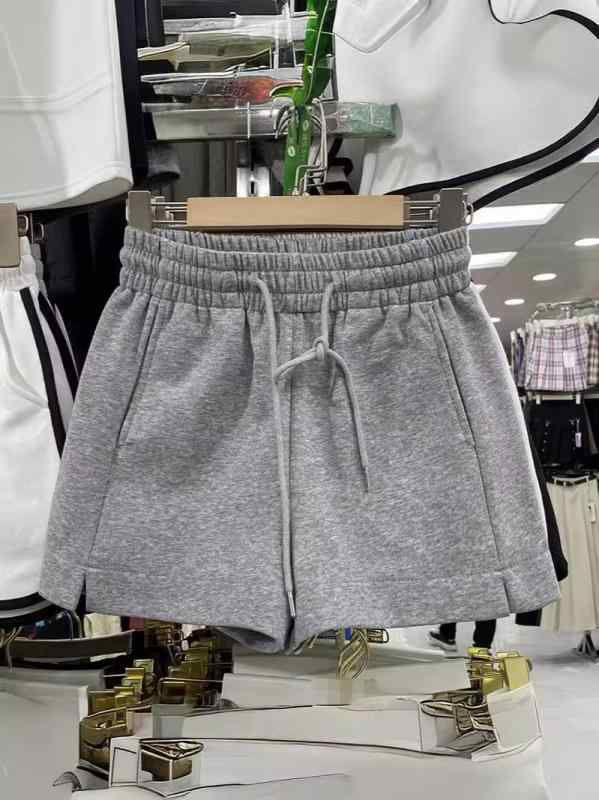 ・カテゴリ: 休闲裤・スタイル: 簡約風、日韓休間・主な素材: 綿95%以上、氨綸30%以下・款式: 直筒褲・パンツ形状: 寛腿・パンツ丈: 三分・腰型: 高腰・厚さ: 中程度・流行要素: ポケット・カラー展開: 灰色、白色、黒色・サイズ展開: S、M、L、XL・伸縮性: 微彈・対象性別: 女性
