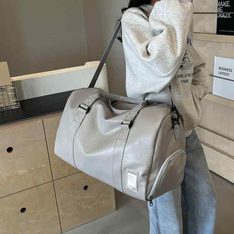 旅行 鞄 男女兼用 メンズ レディース ユニセックス 大容量 20-35L PUレザー ポリウレタン 皮革調 乾湿分離 収納機能 純色 無地 欧米風 復古スタイル 車縫いステッチ ブラウン ブラック レッド グレー 2025年 夏 春夏 季節 キャジュア