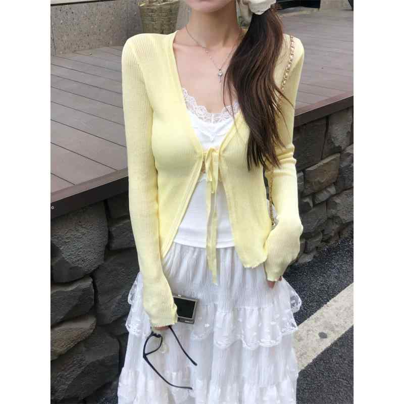 カーディガン レディース 春夏 防紫外線 薄手 接触冷感 長袖 Vネック 挿し肩袖 普通丈 日韓風 韓国スタイル 気質 カジュアル 普段使い 百搭 トップス 切り替え 吊り紐スカート 合わせ ブラック ホワイト ブルー 軽量 吸湿速乾 通勤 外出 女性用