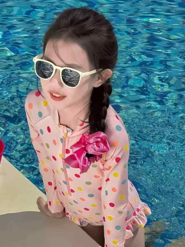 女児 夏用 速乾 長袖 防紫外線 スイムスーツ 女の子 ベビー 中小 かわいい フラワープリント ワンピース スイミングウェア 接触冷感 ポリエステル 伸縮性 高弾力 ピンク系 アイボリー 肌色 軽量 プール ビーチ 遊び着 吸湿速乾 フレッシュ デザイ