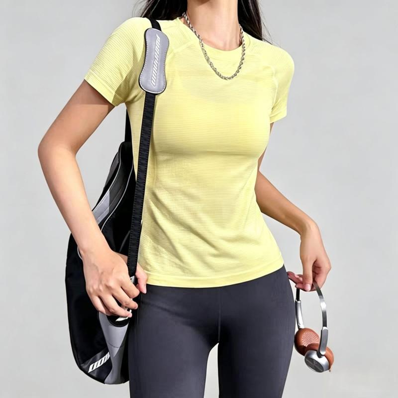 Tシャツ レディース 半袖 トップス スポーツウェア ヨガウェア トレーニングウェア フィットネス 接触 無縫製 吸湿速乾 伸縮性 スリム タイト 細見え ランニング 普段使い オールシーズン・カラー展開: ブラック、ホワイト、バイオレット、ミントグリーン、ペールイエロー、ピンク、ベビーブルー、グレーグリーン・機能: 通気性・素材: ナイロン・サイズ展開: S,M,L,XL・袖丈: 半袖・シルエット: タイト・着丈: レギュラー