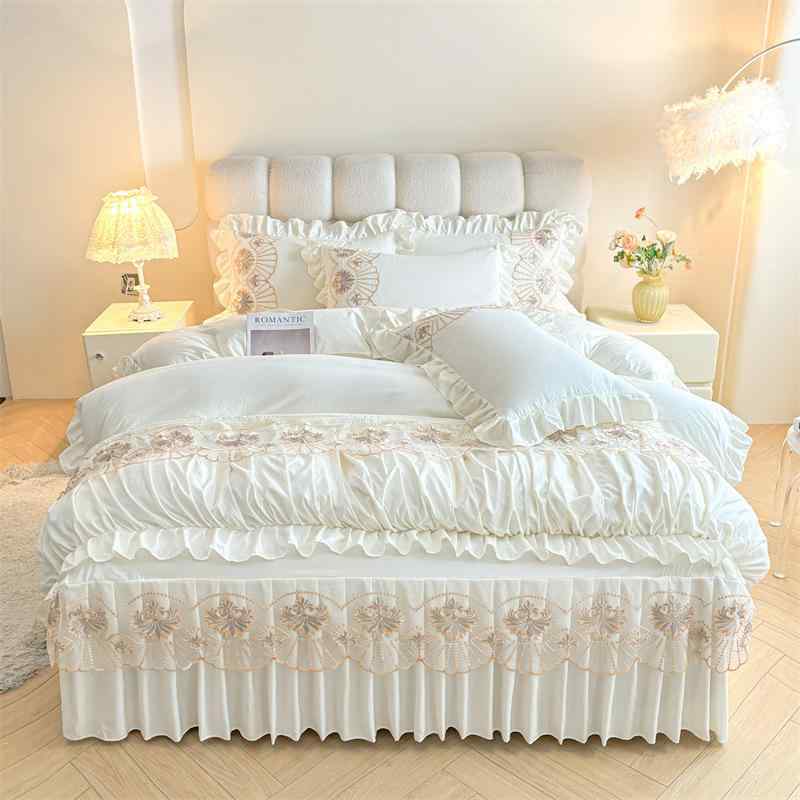 ベビー ベッドルーム 四件セット 水洗綿 ベッドスカート 付き シングルベッド ピンク ブルー アイボリー ベージュ かわいい 花柄 レース キルト加工 柔らかい 肌触り 良い 軽量 吸湿性 速乾 母子 向け 寝具 セット 部屋着 風 通気性 良い 春夏