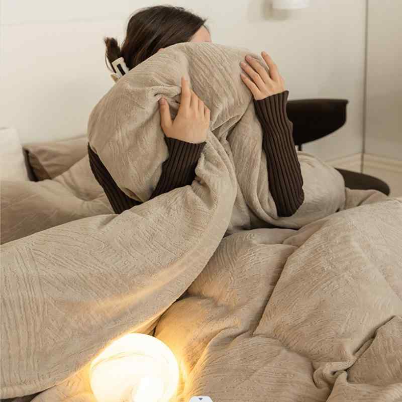 ベッドルーム 寝具 セット 冬用 加厚 両面 フランネル コーラルフランネル 被罩 シーツ 枕カバー 軽量 高級感 再生繊維 吸湿速乾 暖かみ ベージュ系 ブラウン系 グリーン系 イエロー系 通年快適 柔らかい肌触り ベッドインナー ファミリー用 寝室イ