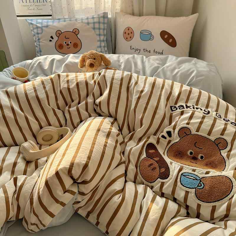 ベビー 子供用 ベッドリネンセット 水洗い綿 かわいい カード 植物 花柄 クマ ウサギ 猫 犬 プリント ピローケース シーツ 掛け布団カバー 活性染色 刺繍加工 床単式 通年使用 柔らかい 肌触り 良い 寝室 インテリア かわいい デザイン