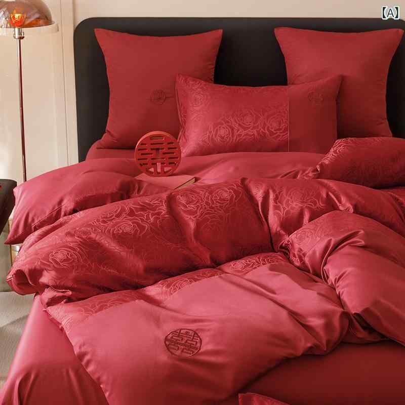 Gel Beds - ベッドルームセット ダークレッド 結婚用 4点セット ローズプリント ベッドシーツ 布団カバー 枕カバー 活性染色 フランネル加工 植物花柄 ベッドスタイル 化繊素材 赤金カラー 喜びデザイン ウェディングルーム 寝室用品