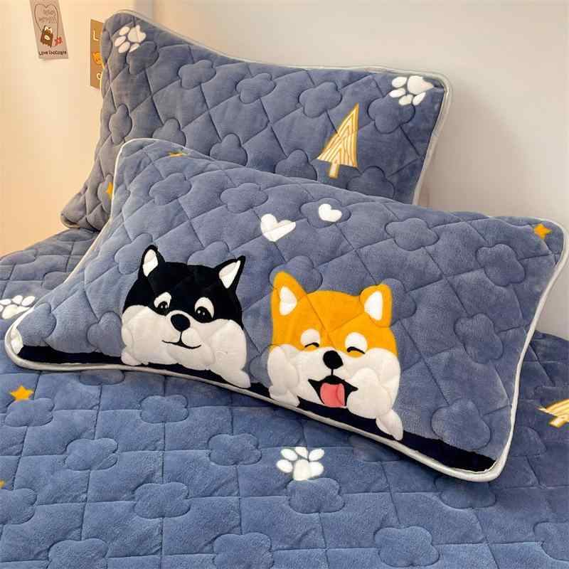 枕套 秋冬 珊瑚絨 接触冷感 ポリエステル 白色 かわいい犬柄 愛情デザイン チューリップ柄 星月柄 ランダムパターン 芥末グリーン ローズパープル ベージュ ディープブルー シルバーグレー 桜ピンク 48cmx74cm シングル クッションカバー ふん