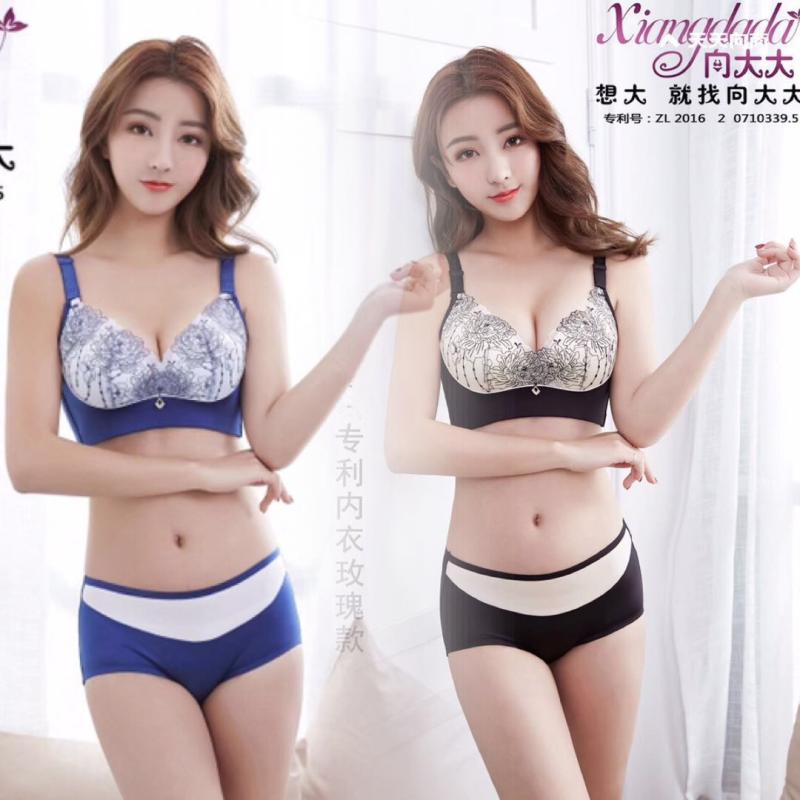 ブラセット 女性用 無鋼ブラ無痕小胸聚拢透気調整型 セクシー3/4カップ U型 蕾丝エッジ 一枚式 上薄下厚模杯 着脱式肩帯 後四列フック 綿混ポリエステル 含氯繊維 ニットン肩帯 ブラック ブルー ライトパープル レッド 青年向け 高級感 夏 春夏 秋