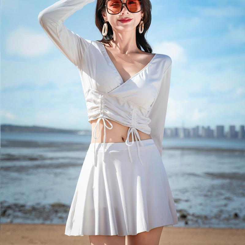 レディース ビキニ セパレート スカートタイプ フラットボトム スリム 効果 韓国風 女性用 学生向け スイムウェア 純色 胸パッド 付き ノンワイヤー 再生繊維 ポリエステル 裏地 黒 白 水中運動 対応