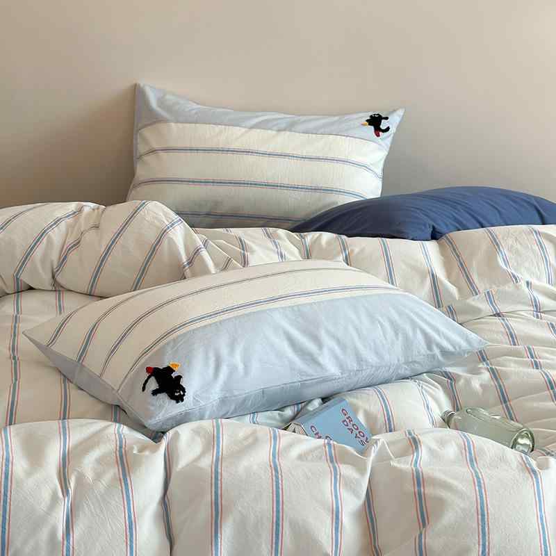 ベッドルーム 寝室 セット 綿 100% 水洗い コットン ベッドシーツ フィットシーツ 枕カバー 3点セット 4点セット かわいい デザイン カード イラスト 風 スタイル ストライプ パターン 蝶 花 春 朝 光 刺繍 加工 縁取り 軽量 500g