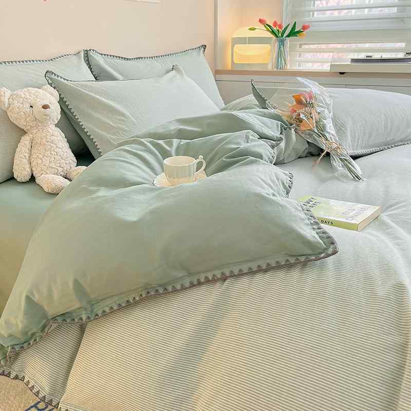 ベッドルーム 四件セット 純棉 水洗 ベッドカバー シーツ 枕カバー 学生 寮用 親肌 寝心地 柔らかい 肌触り 現代 簡約 スタイル ストライプ パターン 薄荷グリーン ピンクグレイ グリーン イエロー グレー ベージュ ミントグリーン ライトグレー