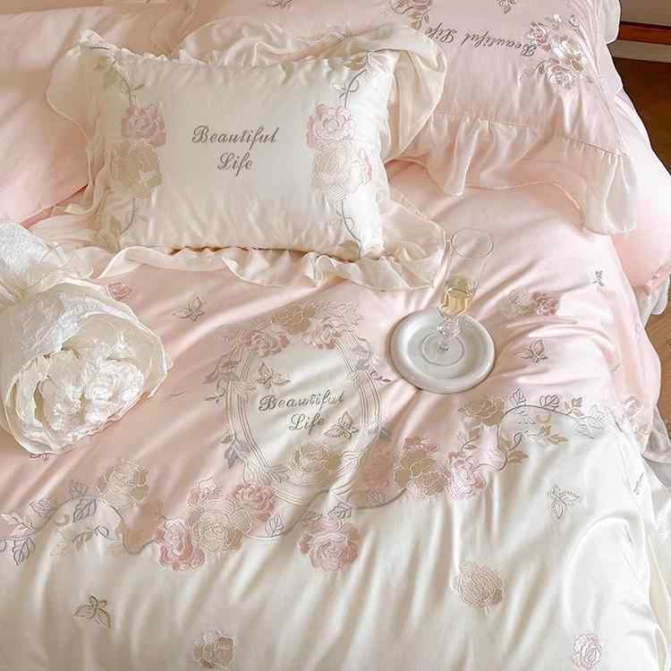 ベッドルーム プリンセス風 長繊維綿 四件セット 100番手 活性染め 刺繍 ロマンチック 花柄 ピンク 白 ブルー フルコットン 植物モチーフ 床単式 軽量 通気性 吸湿性 柔らかい 寝室用 快適 日常使い 標準サイズ キングサイズ