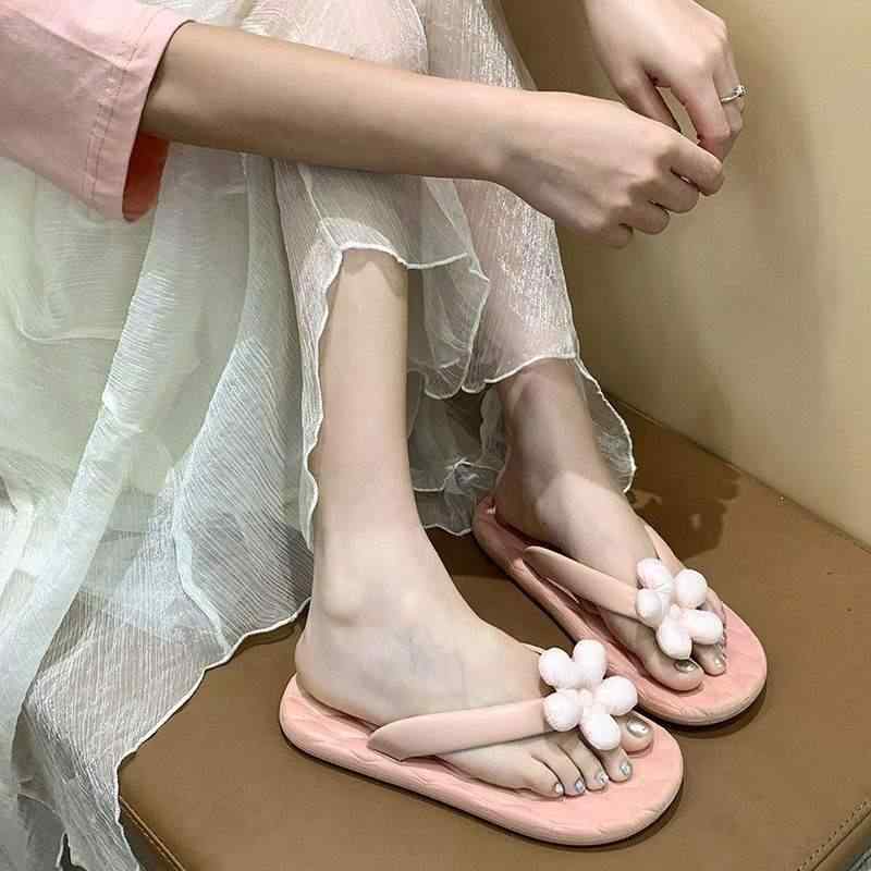 ・カテゴリ: 人字拖・スタイル: 甘美・流行要素: 花朵・柄: 純色・機能: 速乾・閉合方式: その他・カラー展開: 花朵人字拖【粉鞋-白花】、花朵人字拖【白鞋-黒花】、花朵人字拖【黒鞋-緑花】、花朵人字拖【黒鞋-黒花】、ランダム在庫鞋一双、ランダム在庫鞋一双1・サイズ展開: 36-37【適合35-36の脚】、38-39【適合37-38の脚】、40-41【適合39-40の脚】・シューズ表面素材: PVC・シューズ底素材: PVC・内里素材: その他・シューズ底工艺: 粘着鞋・シューズ底厚さ: 0cm~3cm(含)・シューズヒールスタイル: 平底