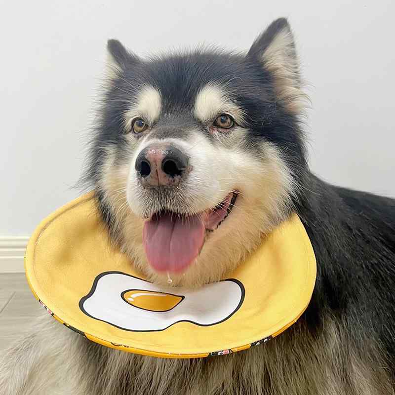 犬用 口水巾 防流涎 ベビー 調整可能 囲兜 中型犬 大型犬 通年使用 涤纶素材 機織り 斜紋 プリント加工 かわいい カートゥーン柄 ラッキー 発財小狗 柄 富のバター柄 玉桂犬 柄 小黄蛋柄 首回り 調整 20-75cm 毛厚対応 毛並み厚め 大きめ