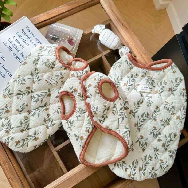 Other Large Dog - ペット服 秋冬 無袖 保暖 背心 犬猫用 小型犬 綿素材 厚手 フラワープリント ユニセックス かわいい 軽量 通年対応 室内着 散歩用 柔らかい 暖かみ 日常使い シンプル スタイリッシュ 機能性 吸湿性 耐久性 かわいい柄 ユニバーサル フィット感