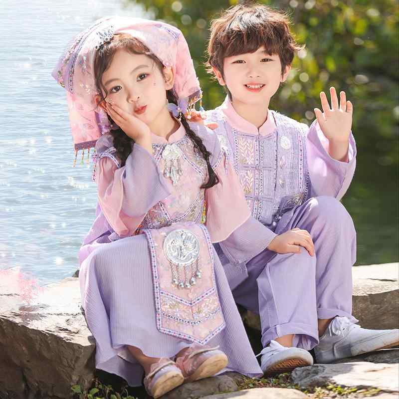 子供 民族衣装 男の子 女の子 セット 綿 柔らかい 復古 デザイン 夏 壮族 苗族 ハニ族 演出服 ダンス衣装 柔軟素材 伝統柄 かわいい ピンク系 ブルー系 グリーン系 赤系 紫系 普段使い 軽量 通気性 子供用 トップス スカート ショール 帽子