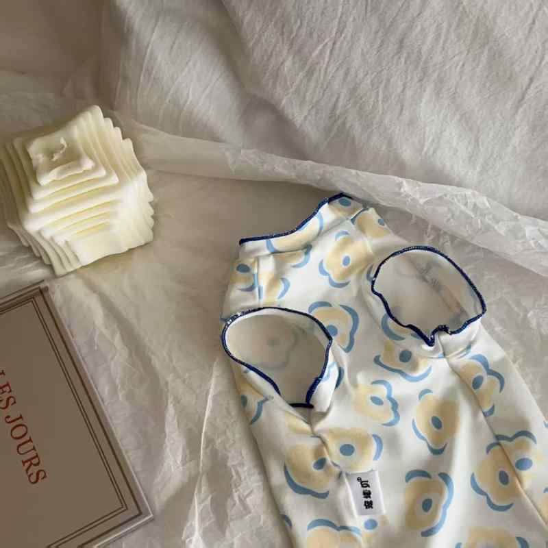 猫 服 春夏 軽量 通気性 猫用 インナー 無袖 ロールアップ 袖 無毛 猫 ドイツ語 柄 猫 服 背心 プリンセス スタイル ユニセックス ペット ウェア 国風 ブルー 花柄 コットン ライク ポリエステル 素材 かわいい 猫 インナー トップス 日常